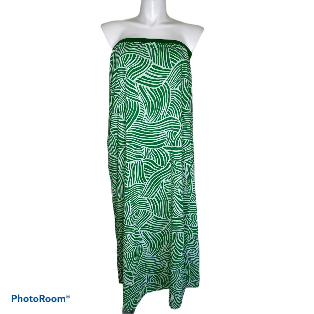 Strapless green and white dress with pockets